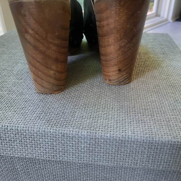 Clogs - Picture 2 of 4